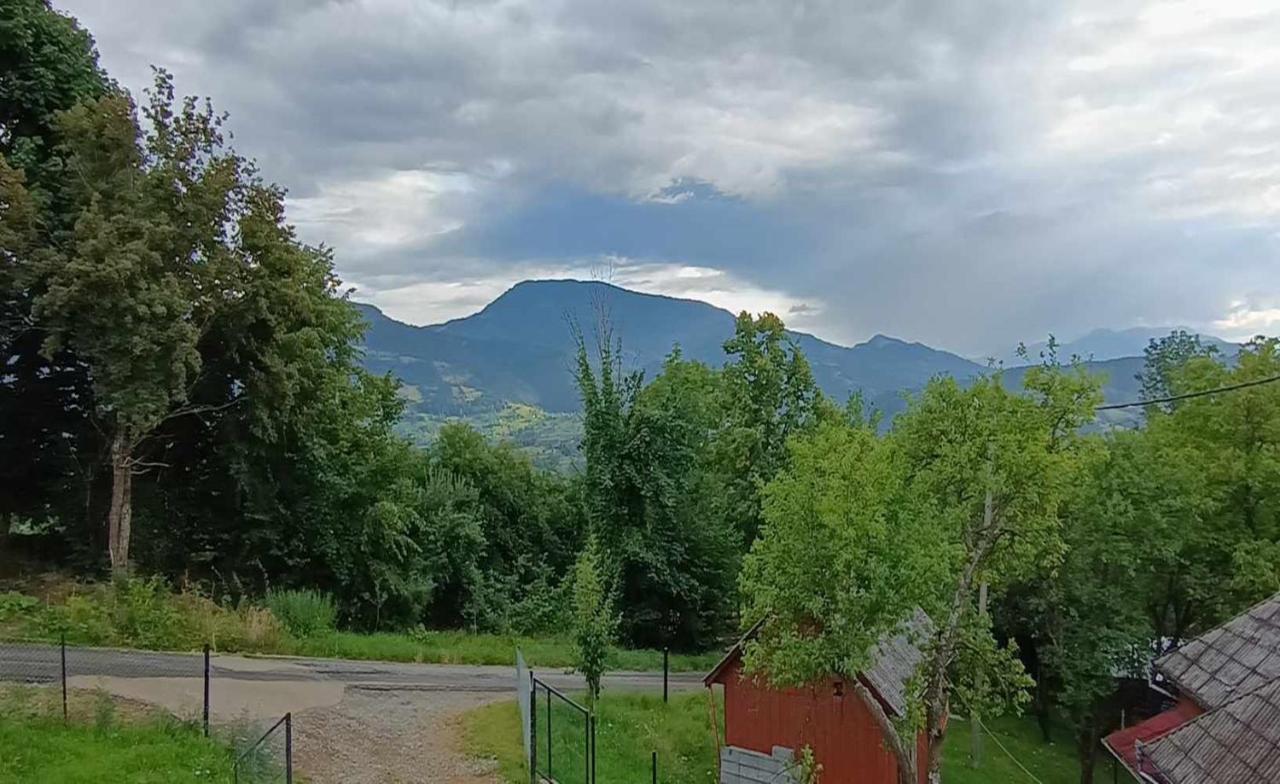 Вилла Casuta Din Livada Мойсей Экстерьер фото